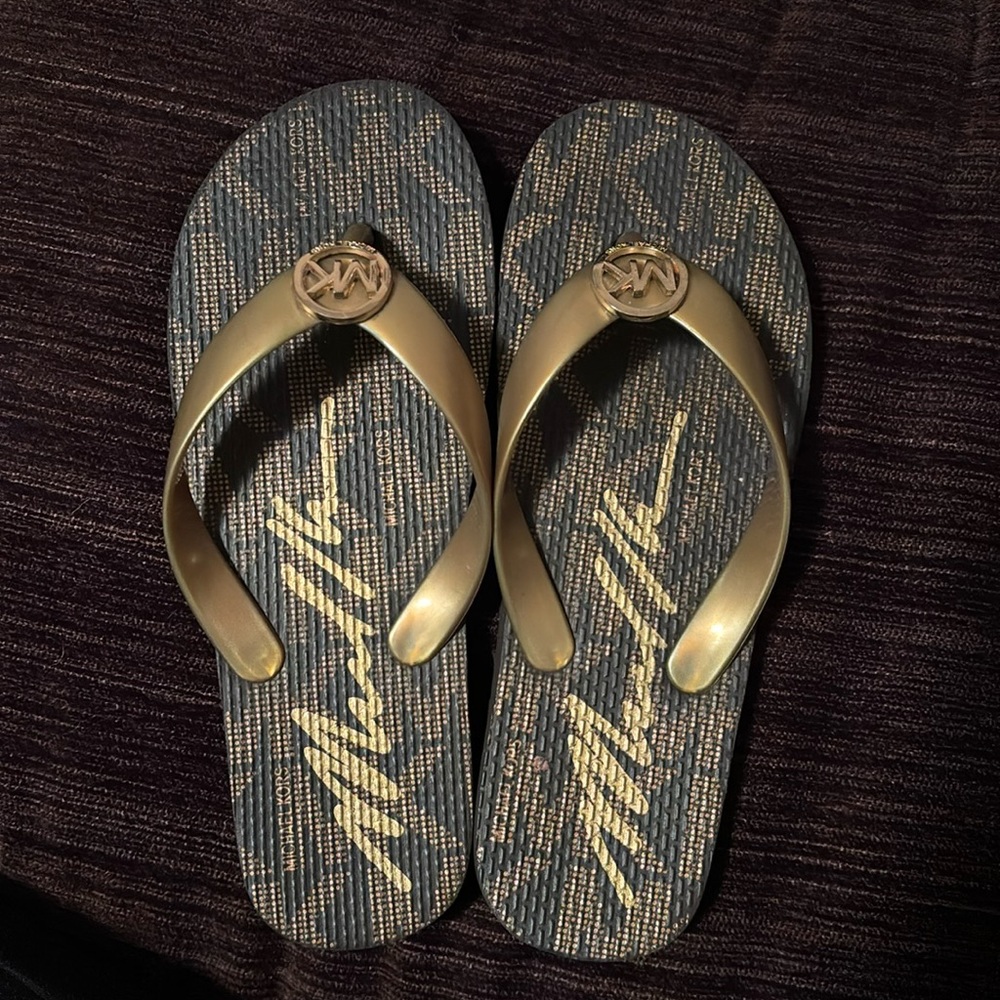Gently used Michael Kors youth flip-flops, size 2/3 Gold